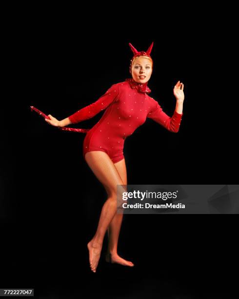 Little Red Devil – Rotes Reitkapuzenkostüm Für Damen – Halloween, Weihnachten & Cosplay (Kleid, Umhang, Schürze) Little Red Devil – Rotes Reitkapuzenkostüm Für Damen – Halloween, Weihnachten & Cosplay (Kleid, Umhang, Schürze)