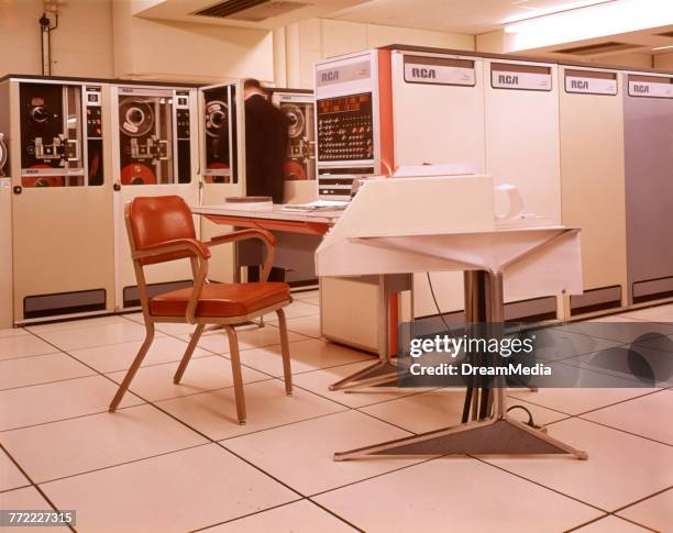 Big Office Using Mainframe Computer Mainframe System Stock-Fotos und Bilder - Getty Images