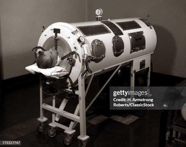1930s 1940s 1950s MAN LYING IN IRON LUNG NEGATIVE PRESSURE VENTILATOR ARTIFICIAL BREATHING MACHINE