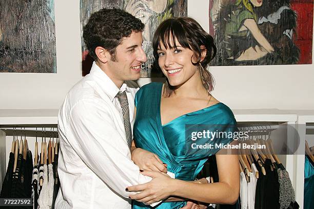 Actor Jason Biggs and Actress Jenny Mollen pose at Jenny Mollen's Cut Your Losses at EM & Co on October 6, 2007 in Los Angeles, California.