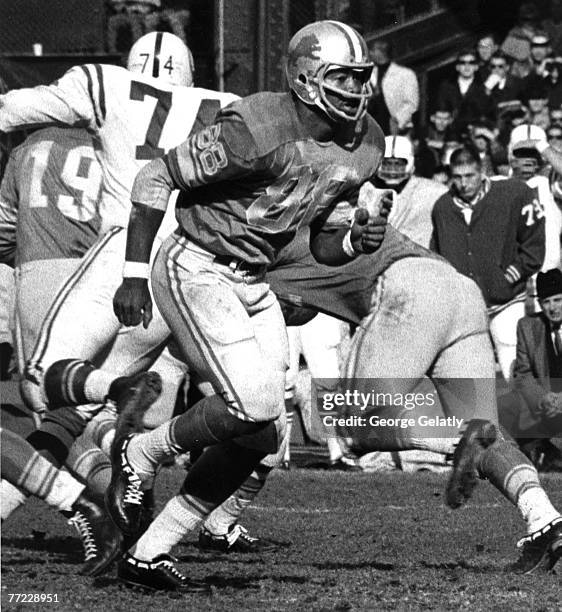 Detroit Lions tight end Charlie Sanders in action during the Lions 27-10 loss to the Baltimore Colts on November 10, 1968 at Tiger Stadium in...