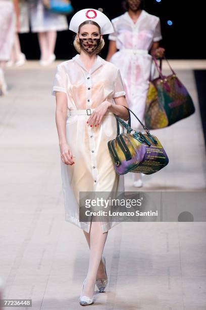 1,413 Louis Vuitton Paris Fashion Week Spring Summer 2008 Runway Stock  Photos, High-Res Pictures, and Images - Getty Images