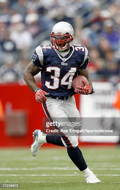 Sammy Morris of the New England Patriots rushes against the Cleveland Browns at Gillette Stadium on October 7, 2007 in Foxborough, Massachusetts. The...