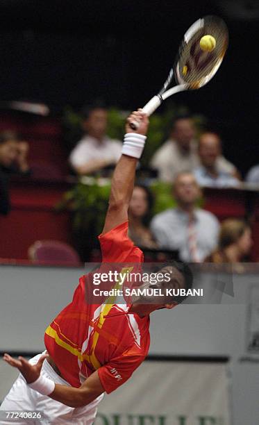 Serbia's Novak Djokovic serves to US Robby Ginepri during their Vienna ATP tournament first round match, 09 October 2007. AFP PHOTO / Samuel Kubani