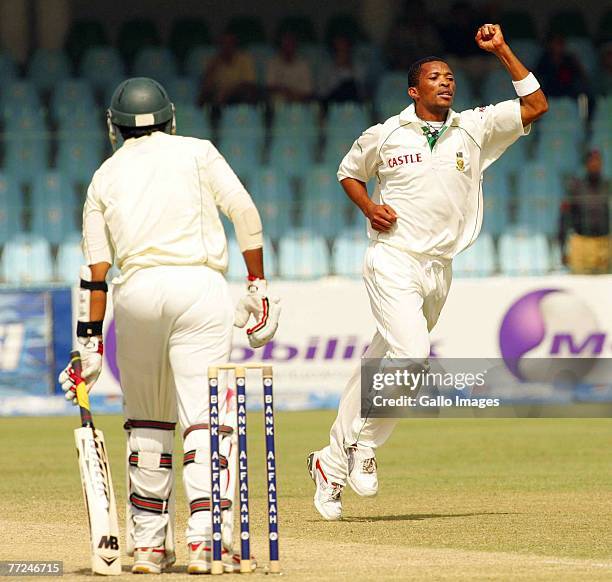 Makhaya Ntini celebrates the wicket of Danish Kaneria during day three of the second test match series between Pakistan and South Africa held at the...