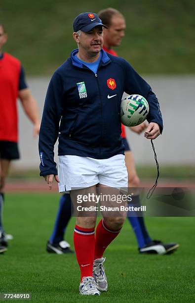 David Ellis France assistant coach during training at the National Centre of Rugby on October 10, 2007 in Marcoussis, France.