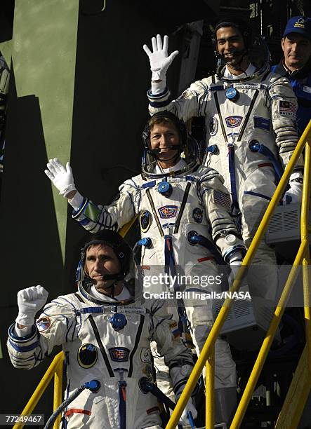 Expedition 16 Commander Peggy Whitson, Flight Engineer and Soyuz Commander Yuri Malenchenko and Malaysian Spaceflight Participant Sheikh Muszaphar...