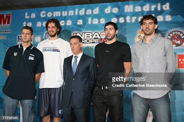 Hernan Jasen of MMT Estudiantes, Pau Gasol of the Memphis Grizzlies, Alberto Lopez Viejo Sports Minister of the Comunidad of Madrid, Alex Mumbru of...