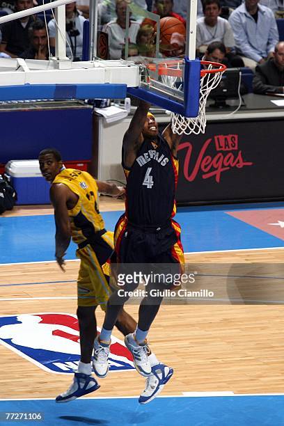 Stromile Swift of the Memphis Grizzlies shoots during a game against the Estudiante Madrid game during the EA Sports NBA Europe Live Tour at Palacio...