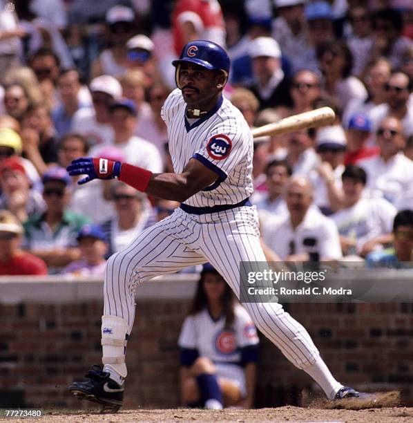 Dwight Smith of the Chicago Cubs batting during a MLB game against the Montreal Expos at Wrigley Field on August 8, 1989 in Chicago, Illinois.