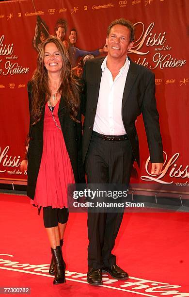 Actor Christian Tramitz and his wife Anette attend the premiere of Lissi Und Der Wilde Kaiser at the Royal Residence on October 11, 2007 in Munich,...