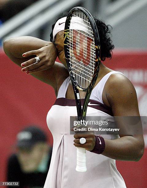 Serena Williams of USA wipes her brow during her quarter final match against Nicole Vaidisova of Czech Republic in the XVIII International Tennis...