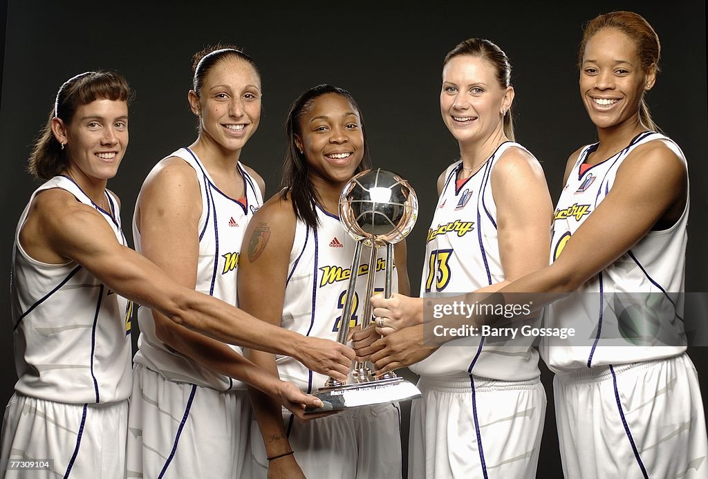 Kelly Raimon Wnba Kelly Miller, Diana Taurasi, Cappie Pondexter, Penny Taylor, and ...