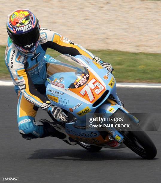 Mattia Pasini of Italy powers into a corner during qualifying for the Australian 125cc Motorcycle Grand Prix at Phillip Island, 13 October 2007....