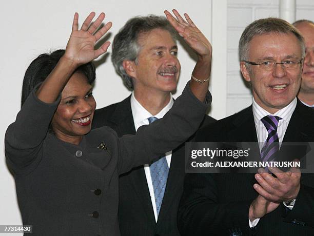 Secretary of State Condoleezza Rice waves as US Ambassador to Russia William Burns and Russian Minister of Sport Viacheslav Fetisov look onduring a...