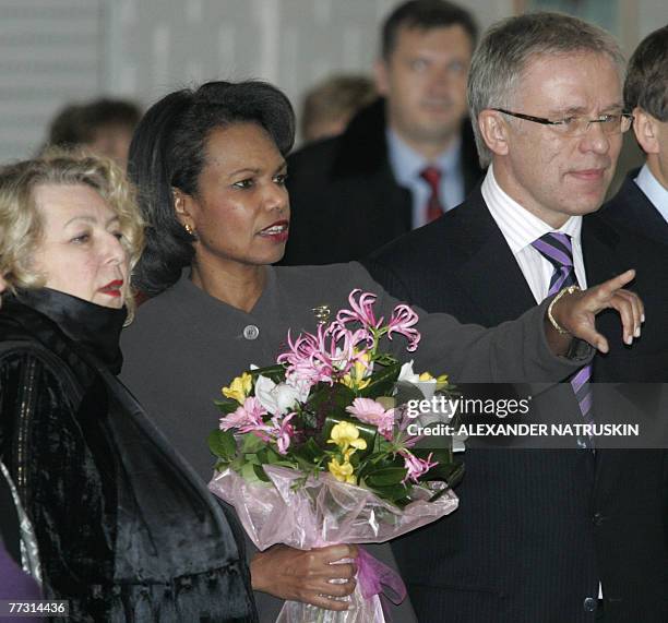 Russian figure skating coach Tatyana Tarasova, US Secretary of State Condoleezza Rice and Russian Minister of Sport Vyacheslav Fetisova attend a...
