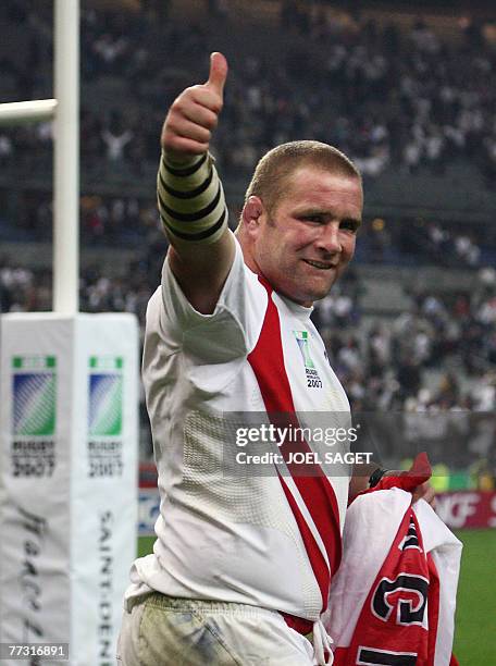 England's prop and captain Phil Vickery acknowledges the audience after the rugby union World Cup 2007 semi final match England vs.France at the...