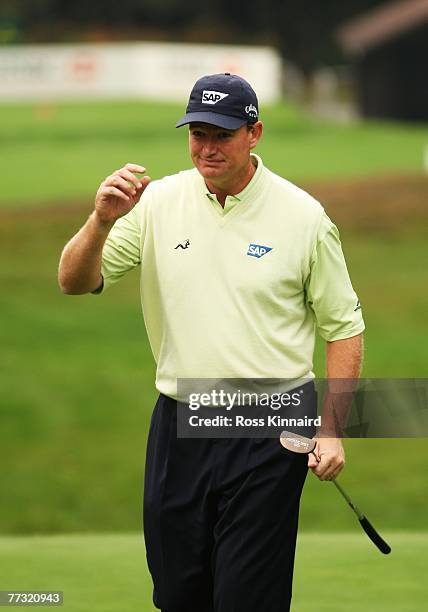 Ernie Els of South Africa acknowledges the crowd during the Final Round of the HSBC World Match Play Championship at The Wentworth Club on October...