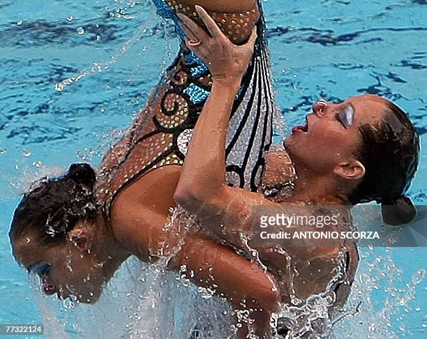 Members of the Russia's synchronized swimming team perform during their combination routine, 14 October 2007, in the Synchronized Swimming World...