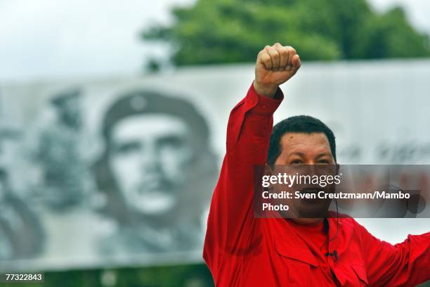 Hugo Chavez, President of Venezuela, gestures during his "Alo Presidente" program in front of an image of Che Guevara October 14, 2007 in Santa...