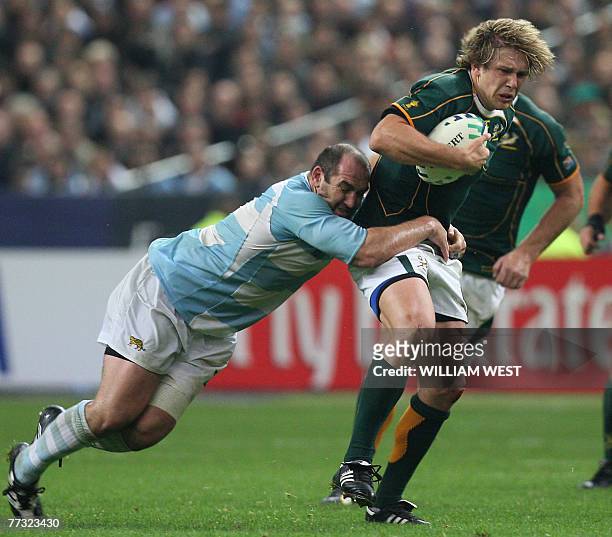 Argentina's prop Rodrigo Roncero holds onto South Africa's centre Francois Steyn during the rugby union World Cup semi final match South-Africa vs....