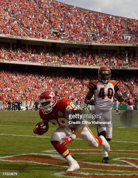 Tony Gonzalez of the Kansas City Chiefs catches his second touchdown pass of the day against Madieu Williams of the Cincinnati Bengals at Arrowhead...