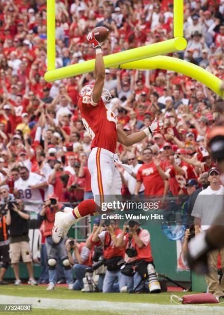 Tony Gonzalez of the Kansas City Chiefs dunks the football over the goal post after scoring a touchdown against the Cincinnati Bengals at Arrowhead...