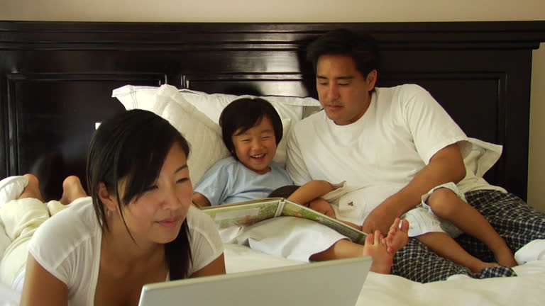 Family Using Computer 2000s 52 Early 2000s Computer Stock Videos, Footage, & 4K Video Clips - Getty ...