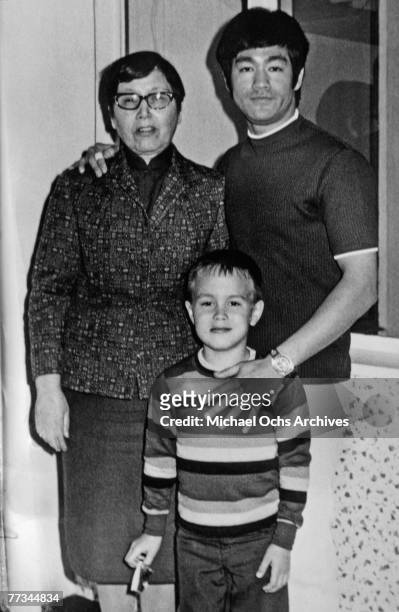 Bruce Lee along with his mother and son Brandon pose for a family... News  Photo - Getty Images