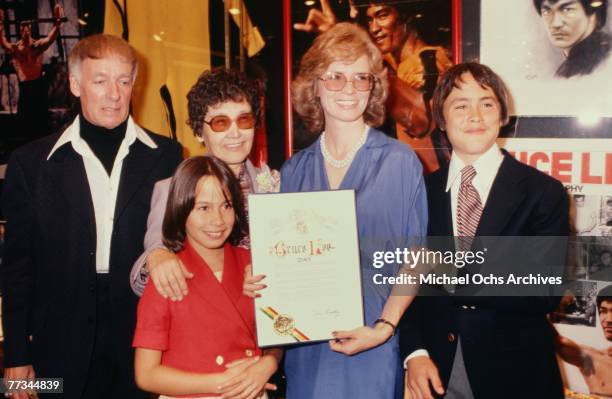 Bruce Lee's Mother, wife Linda, children Brandon and Shannon... News Photo  - Getty Images