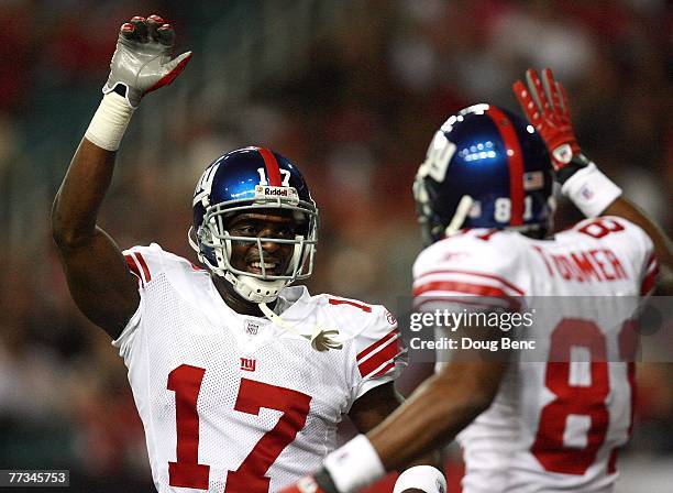 Wide receivers Amani Toomer and Plaxico Burress of the New York Giants celebrate Toomer's touchdown catch in the first quarter against the Atlanta...