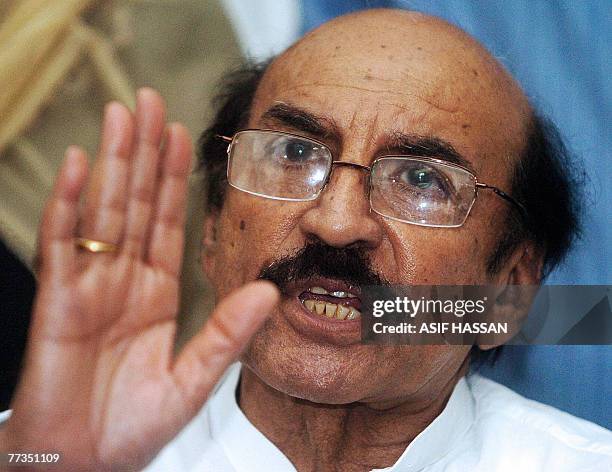 Qaim Miah Pakistani F 16 Photos and Premium High Res Pictures - Getty Images