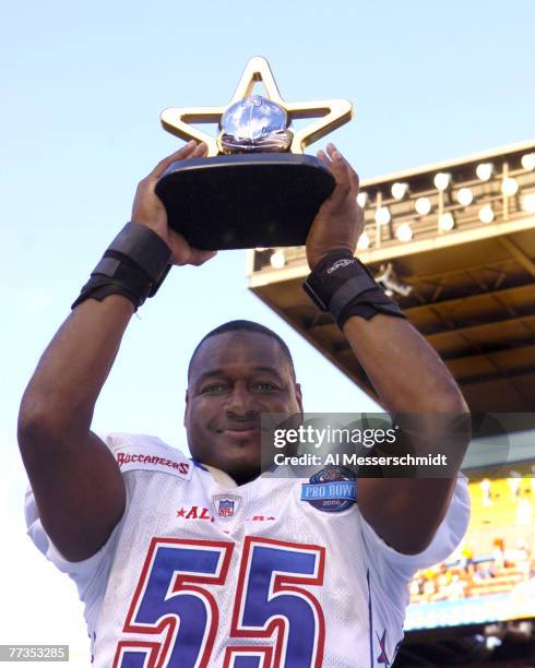Tampa Bay Buccaneers linebacker Derrick Brooks holds up the most valuable player trophy February 12, 2006 at the Pro Bowl at Aloha Stadium in...