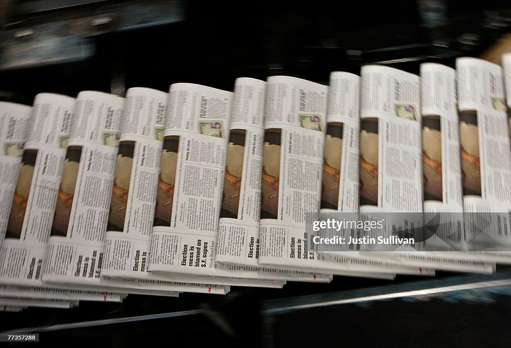 Dwindling Newspaper Sales Echo Through Economy