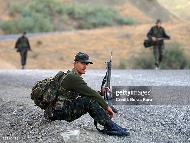 Turkish army commandos guard the area during their routine duty near Uludere in the southeastern Turkish province of Sirnak, October 17, 2007....