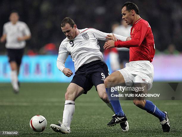 England's Wayne Rooney vies with Sergei Ignashevich of Russia during their Euro 2008 group E qualifying football match in Moscow, 17 October 2007....