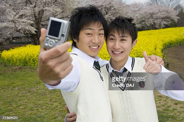 high school boys taking pictures of themselves - only japanese fotografías e imágenes de stock