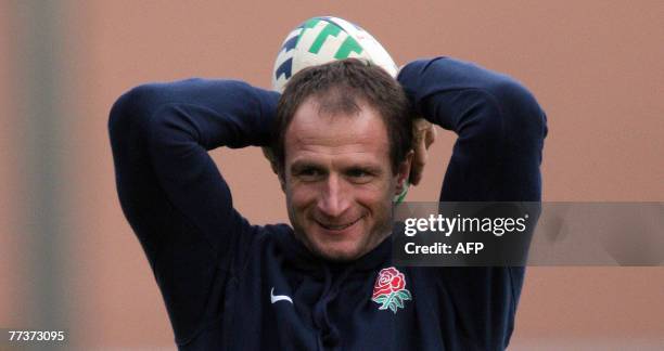 England's rugby union national team centre Mike Catt takes part in a training session in Paris, 17 October 2007. England take on South Africa in the...