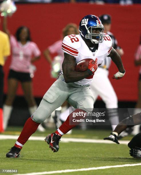 Running back Reuben Droughns of the New York Giants looks for room to run while taking on the Atlanta Falcons at Georgia Dome on October 15, 2007 in...
