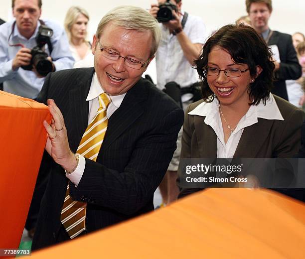 Kevin Rudd 2007 Hackham South Australia Photos and Premium High Res Pictures - Getty Images