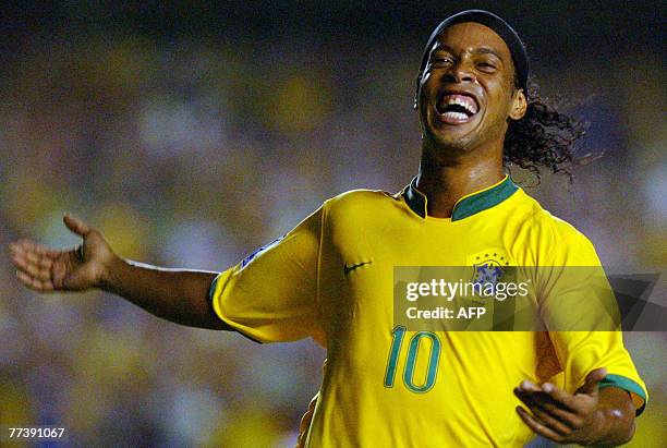 5 841 Ronaldinho Brasil Stock Photos High Res Pictures And Images 5-841-ronaldinho-brasil-stock-photos-high-res-pictures-and-images