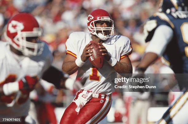 Warren Moon, Quarterback for the Kansas City Chiefs during the American Football Conference West game against the San Diego Chargers on 26 November...