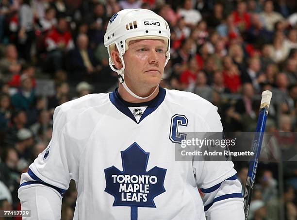 Mats Sundin of the Toronto Maple Leafs gets ready for a faceoff in a game against the Ottawa Senators at Scotiabank Place on October 4, 2007 in...