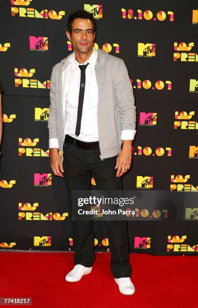 Actor Luis Roberto Guzman arrives at the Los Premios MTV Latin America 2007 at the Palacio de los Deportes on October 18, 2007 in Mexico City, Mexico.