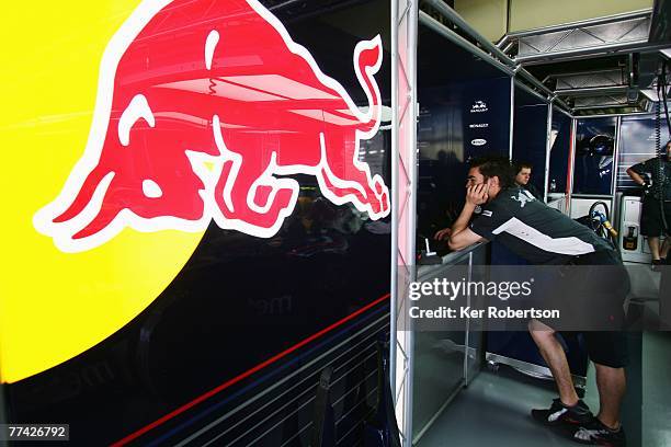 Red Bull Racing Timing Stand 5,055 Red Bull Racing Mechanics Stock Photos, High-Res Pictures, and ...