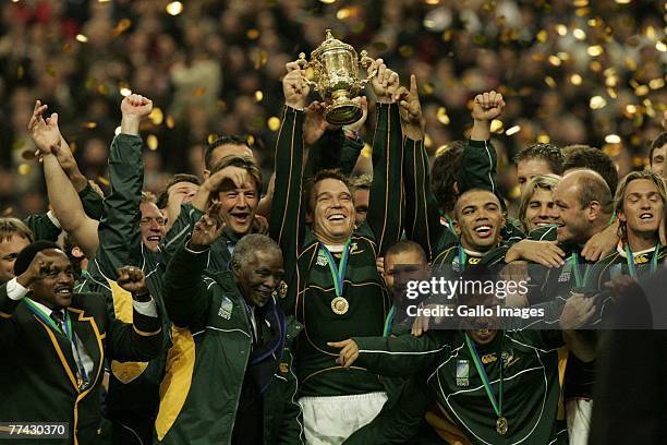 John Smit and his team mates celebrates during the IRB 2007 Rugby World Cup final match between South Africa and England held at the Stade de France...