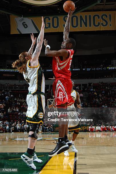 Mutamba Houston Rockets 91 Dikembe Mutombo Sonics Photos & High Res Pictures - Getty Images