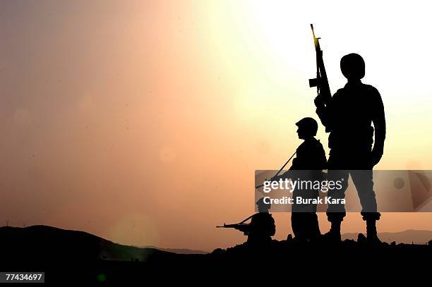 Turkish army commando platoon stand guard near Ikizce, October 21, 2007 in the southeastern Turkish province of Sirnak. Turkish Prime Minister Tayyip...