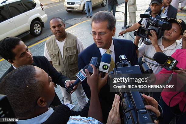 Ex president of the Intercontinental Bank Ramon Baez Figueroa, arrives to the Justice Palace in Santo Domingo, 21 October 2007, where the sentence...