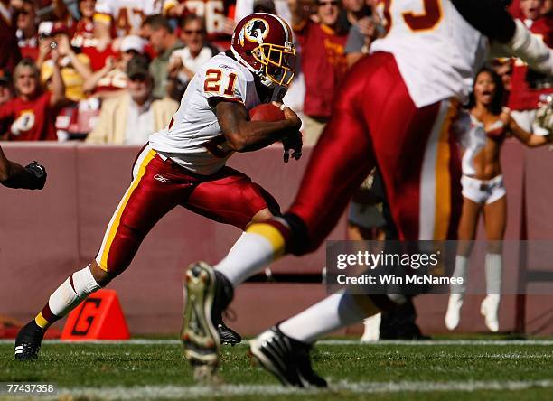 Safety Sean Taylor of the Washington Redskins returns an interception in first quarter action against the Arizona Cardinals October 21, 2007 at FedEx...